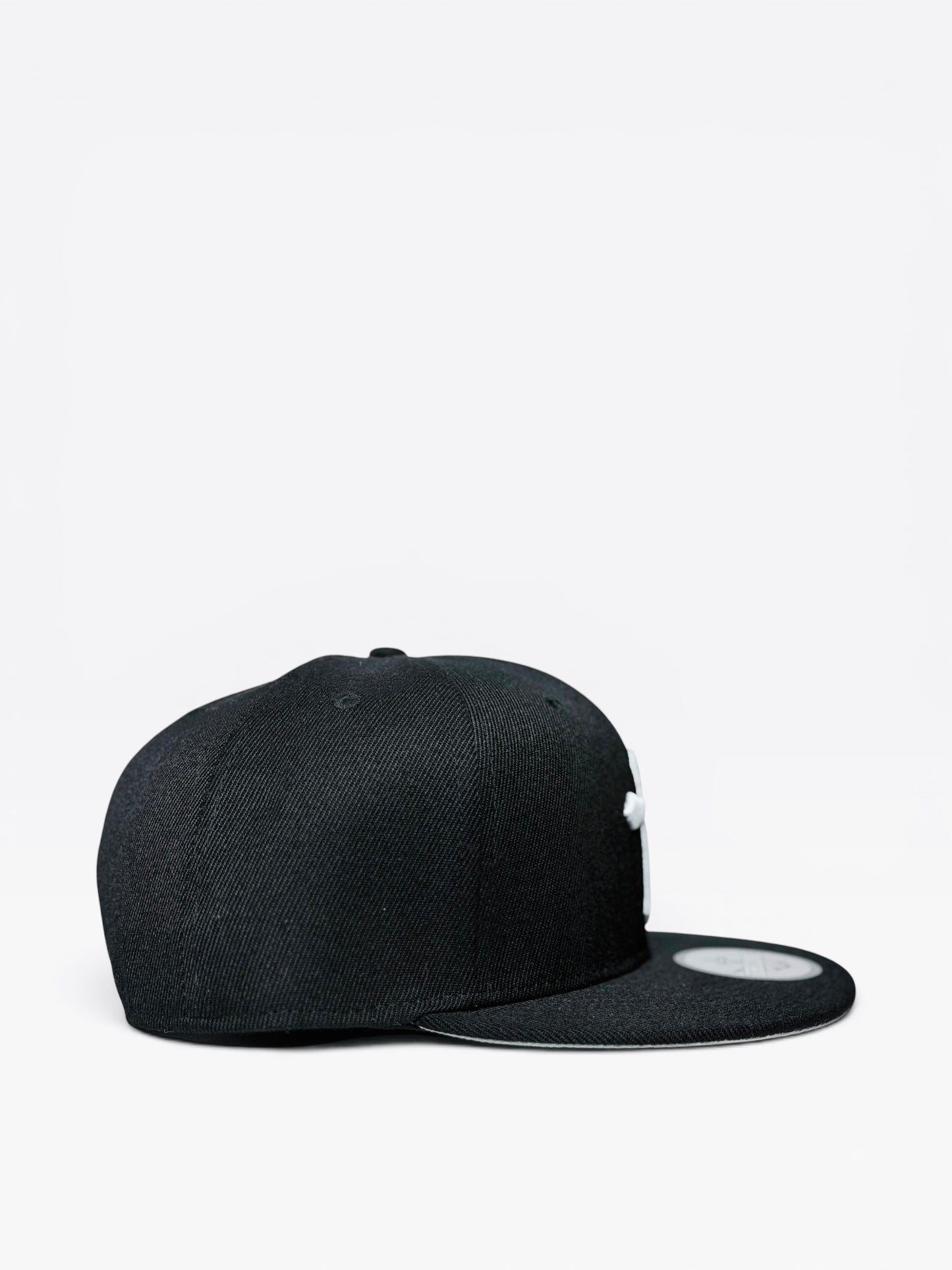 La Cruz- Black